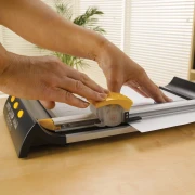 Thumbnail 3 of Ролков нож Fellowes Neutron Plus, A4, до 10 листа