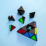 Thumbnail 3 of Deli Кубче на Рубик Genius, пирамида, многоцветно