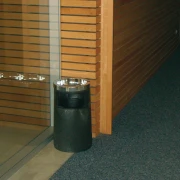 Thumbnail 2 of Пепелник Rubbermaid, хром, 31.8 x 49.5 cm