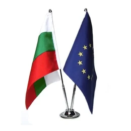 Снимка на Настолна хромирана стойка за знаме, двойна